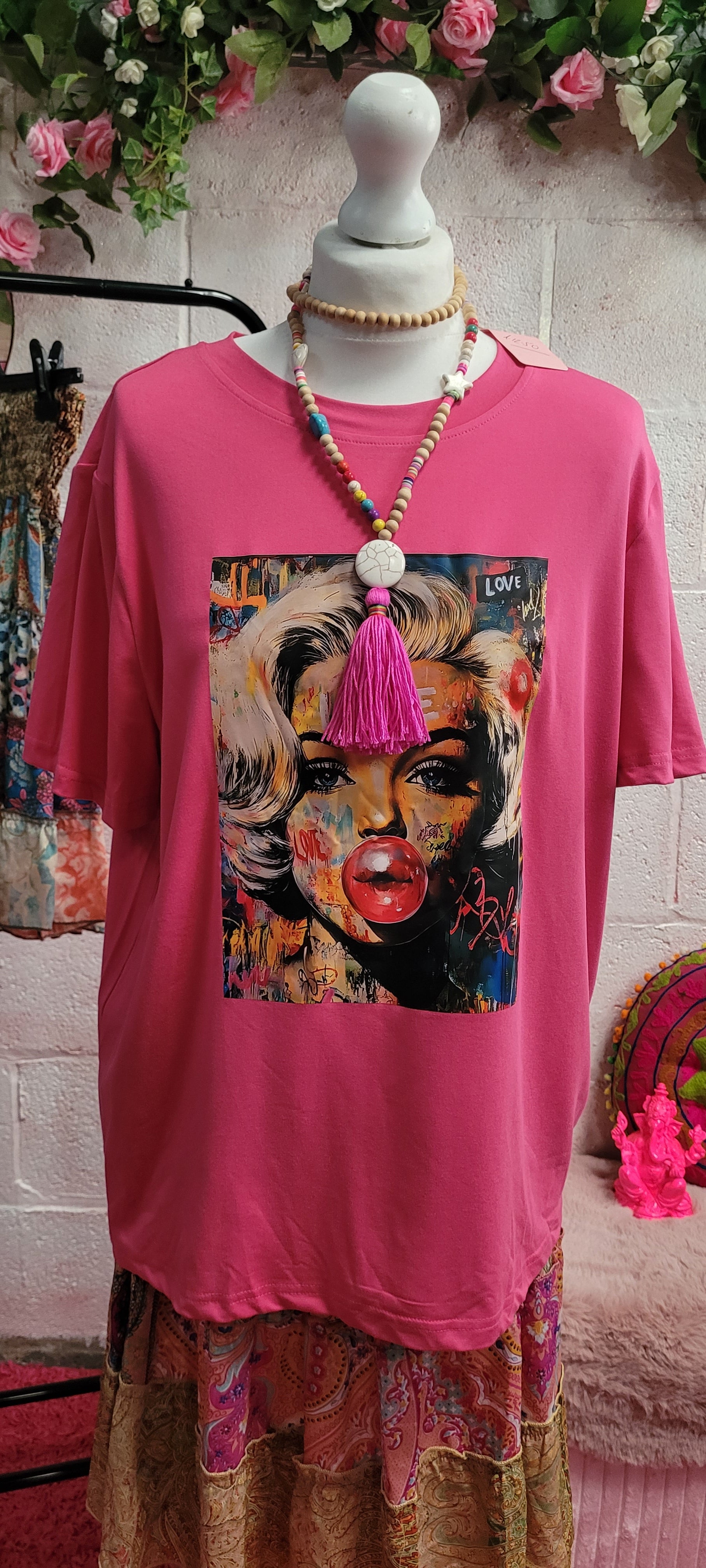 Move Me Marilyn Bubble Blow T Shirt Large Pink