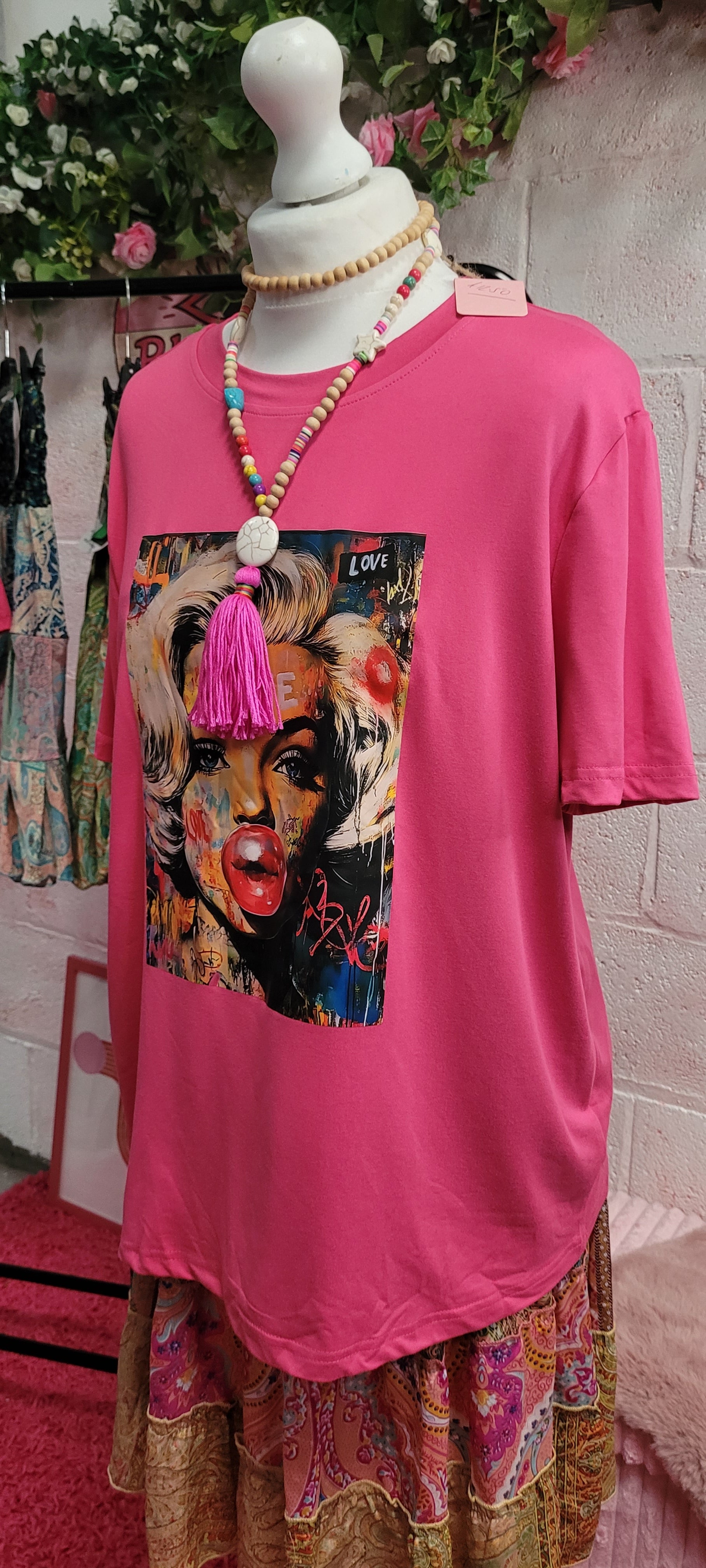Move Me Marilyn Bubble Blow T Shirt Large Pink