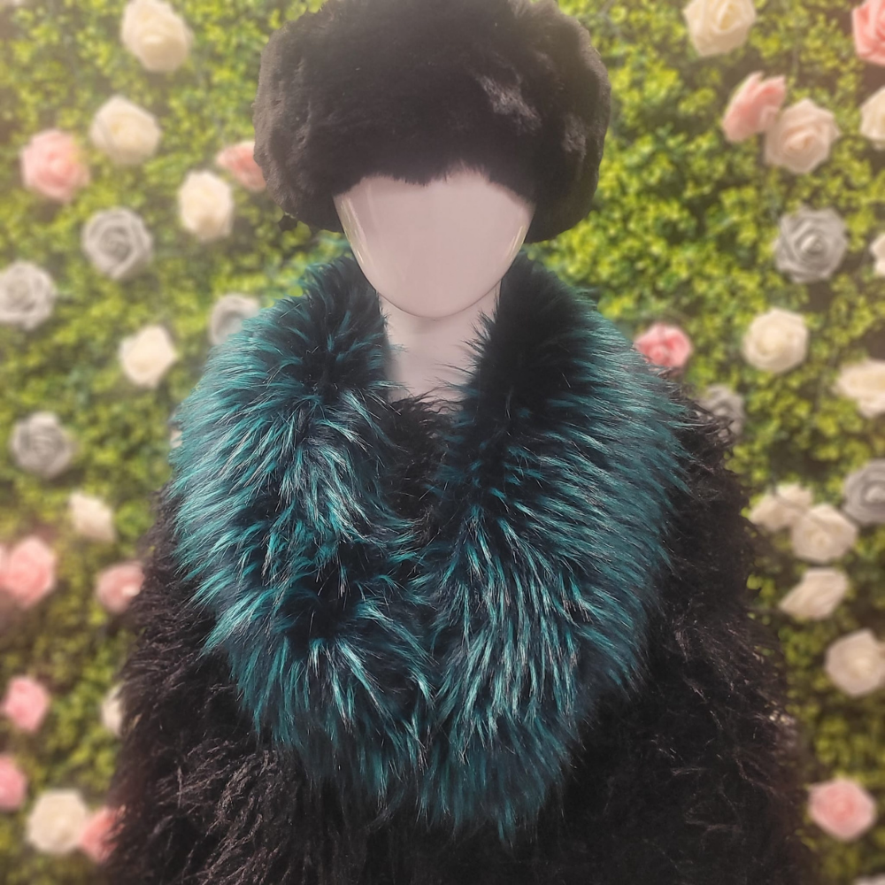 Blondie's Faux Fur Clip Collar