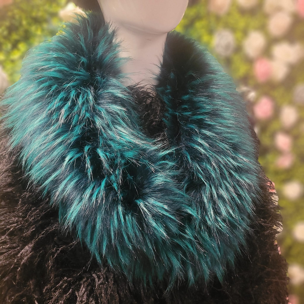 Blondie's Faux Fur Clip Collar