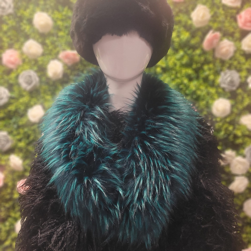 Mannequin wearing a faux fur collar in emerald in front of a greenery and floral wall