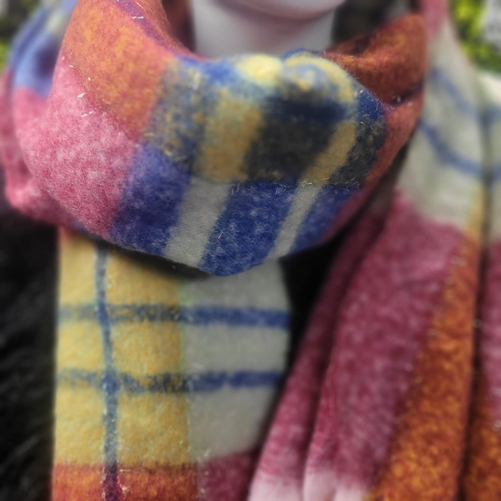 Gloria Glitz Weave Plaid Scarf