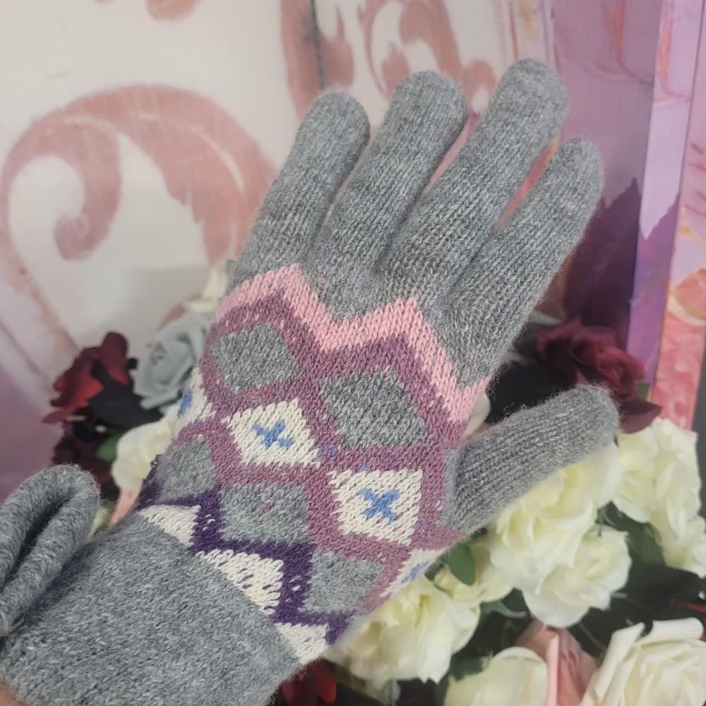 Gray gloves with a geometric pattern on a floral background